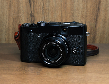 FUJIFILM X10